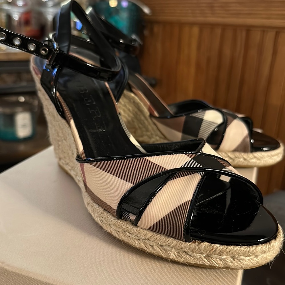 Lightly Used Burberry Wedge Espadrilles with Black Patent Leather - EUR38 / US8